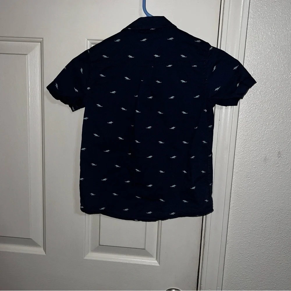 The Children's Place Boys Blue Short Sleeve Lizard Print Button-Down Shirt 5t